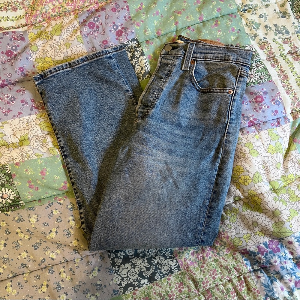 Levi’s ribcage straight ankle light blue wash jeans size 27